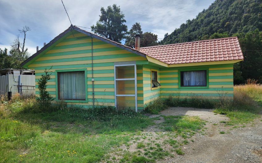 SE VENDE TERRENO CON DOS CASAS Y PLUS DE HERMOSO RÍO