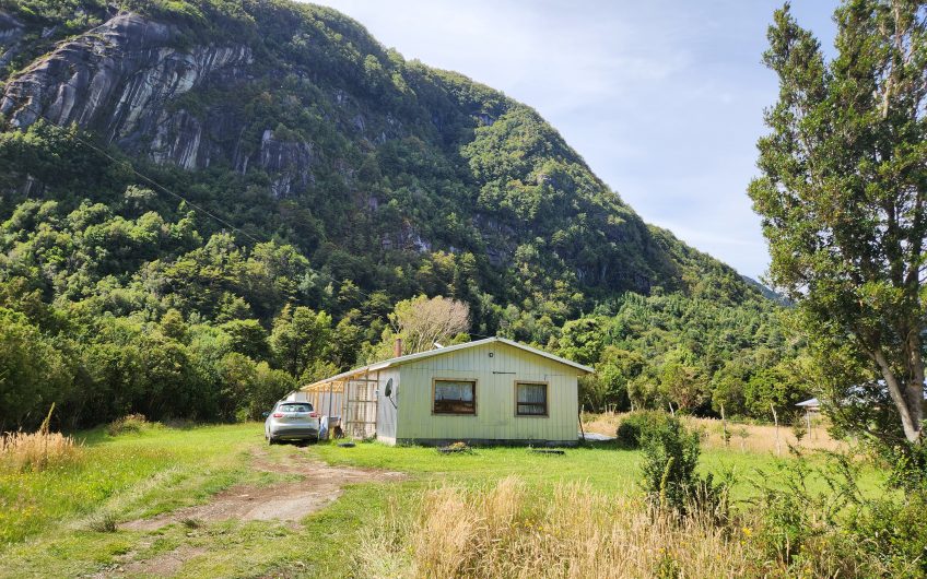 SE VENDE TERRENO CON DOS CASAS Y PLUS DE HERMOSO RÍO