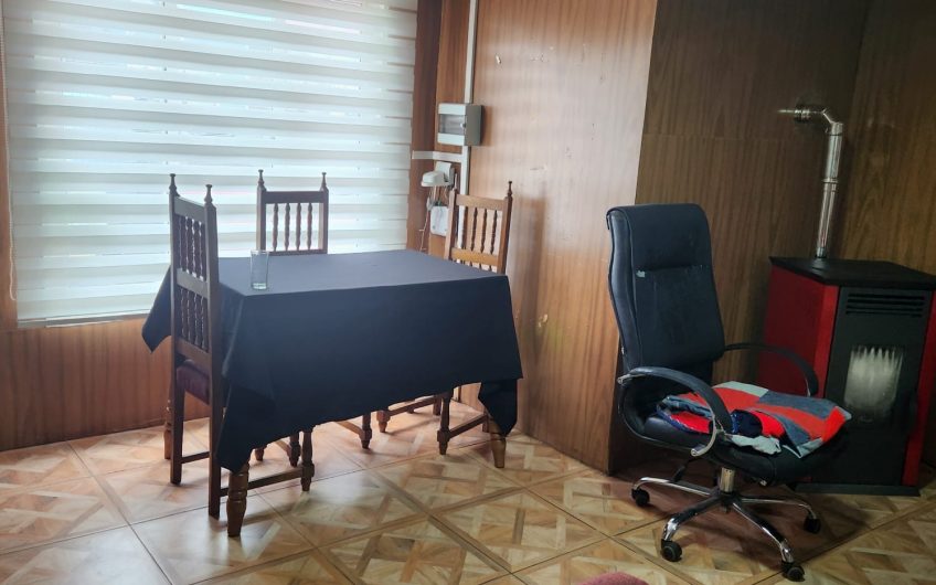 SE VENDE CASA HABITACIÓN EN LA CIUDAD DE COYHAIQUE .