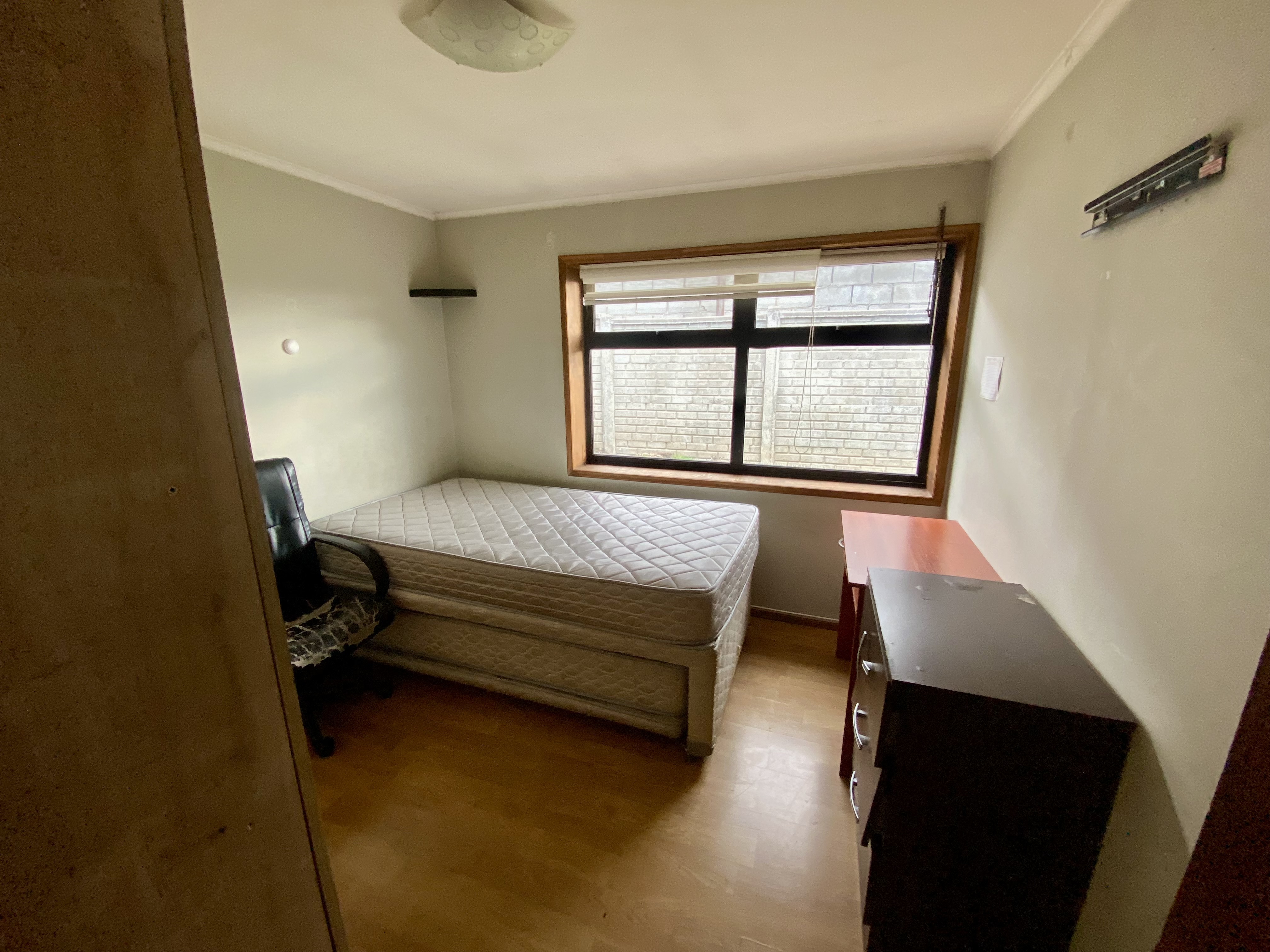 Landscape view of the house in Coyhaique with a focus on its exterior features.