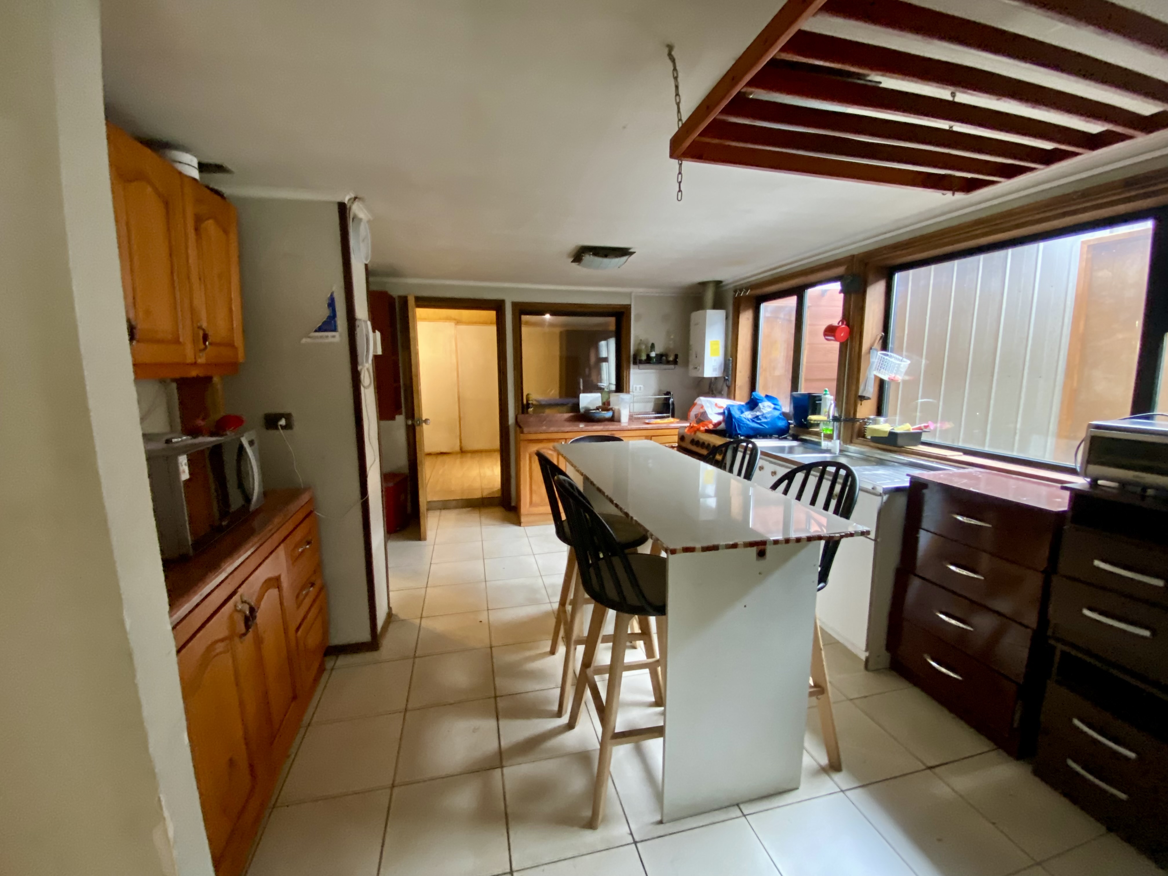 Landscape view of the house in Coyhaique with a focus on its exterior.