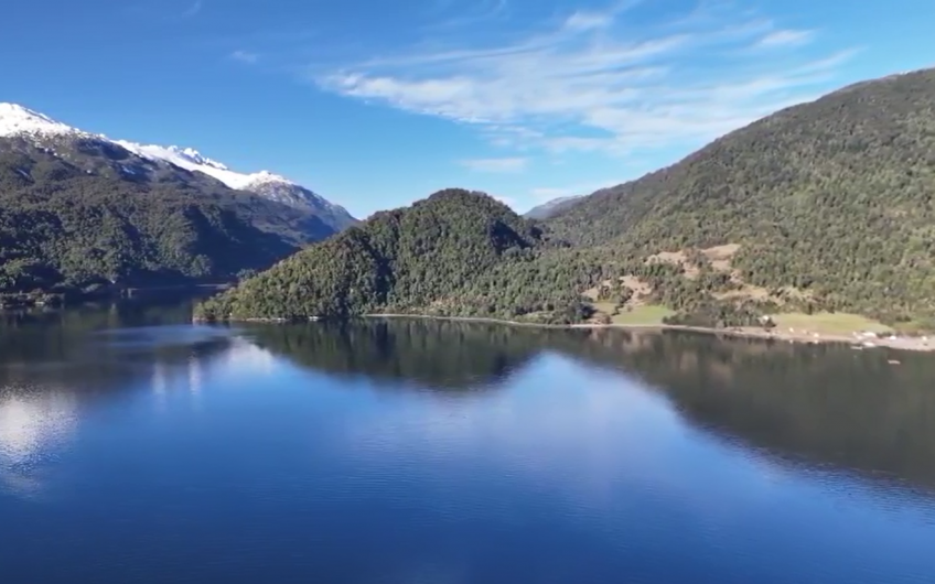 🌿 EXCLUSIVO CAMPO EN EL CANAL PUYUHUAPI – SECTOR SENO QUEULAT🌿