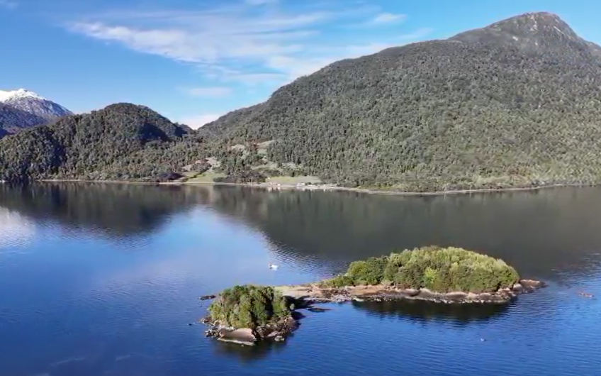 🌿 EXCLUSIVO CAMPO EN EL CANAL PUYUHUAPI – SECTOR SENO QUEULAT🌿