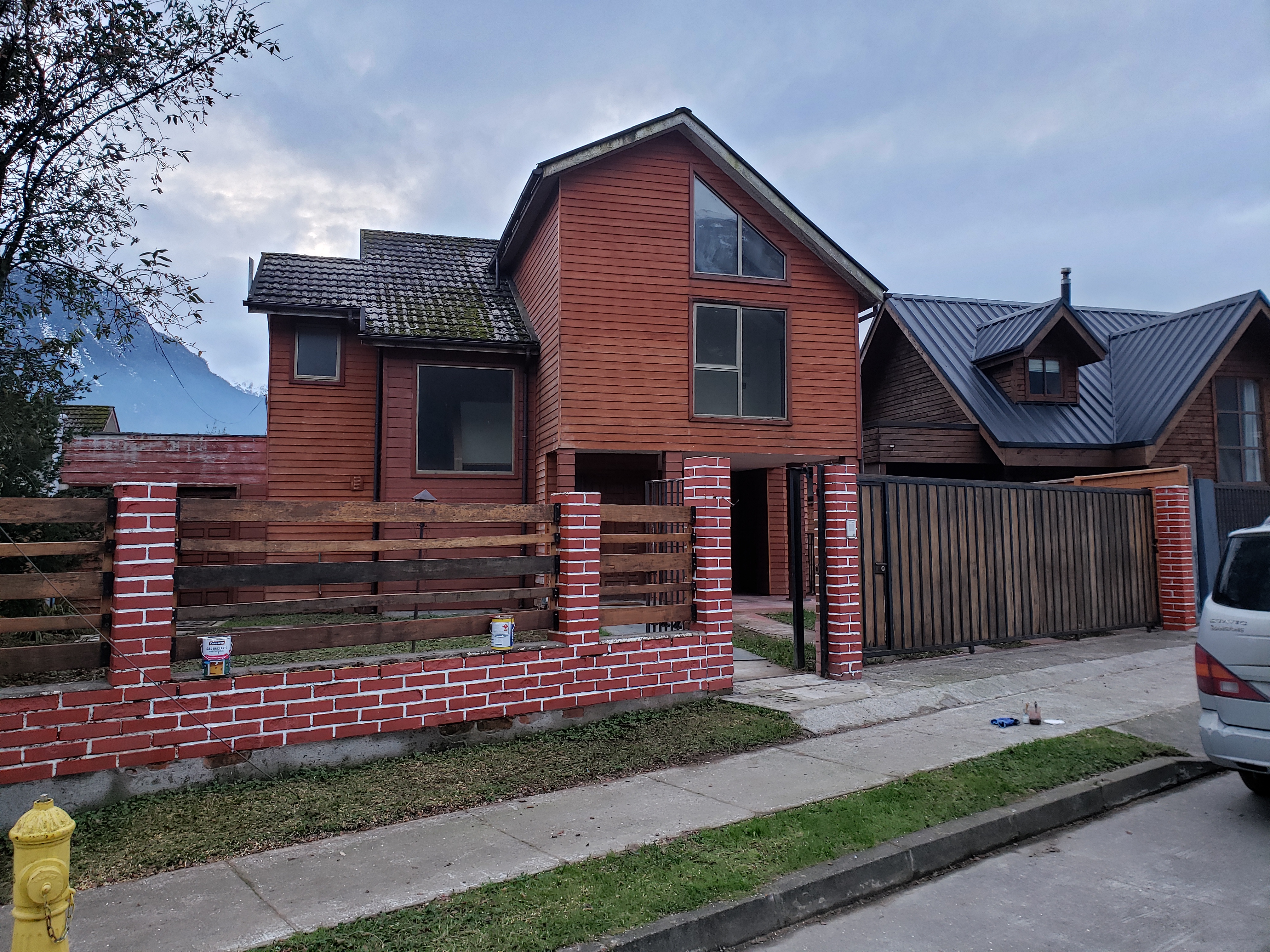 Side view of the house and yard in Puerto Aysen