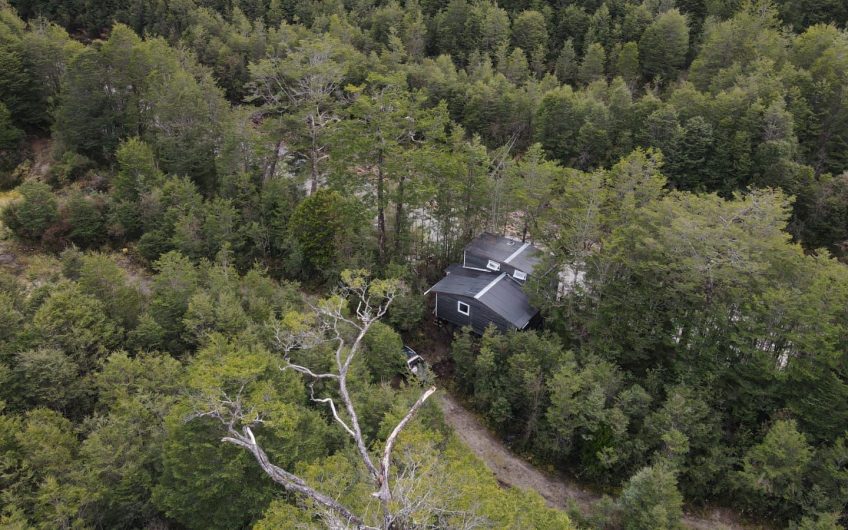 🏔 Se vende parcela de 2,5 ha con cabaña a orillas del río cóndor 🏔
