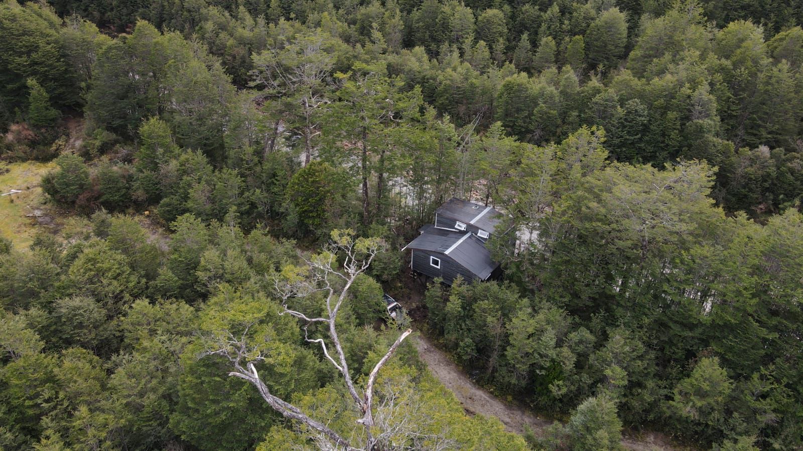 🏔 Se vende parcela de 2,5 ha con cabaña a orillas del río cóndor 🏔