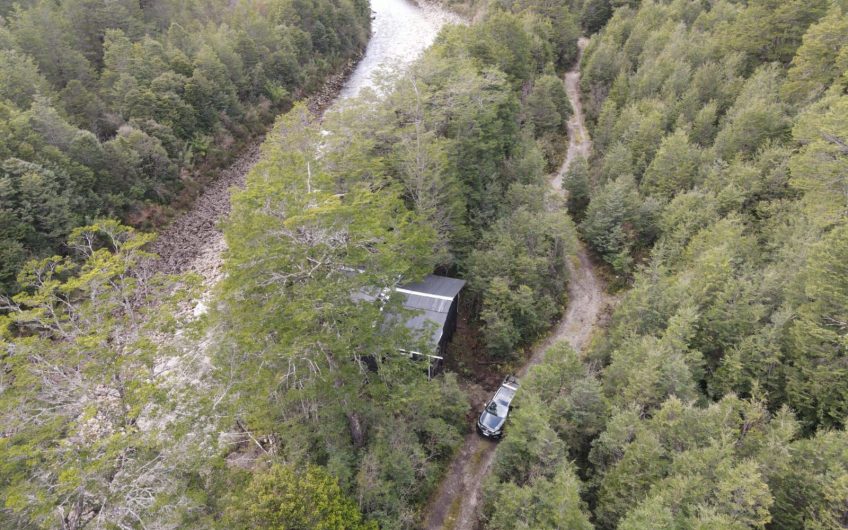 🏔 Se vende parcela de 2,5 ha con cabaña a orillas del río cóndor 🏔