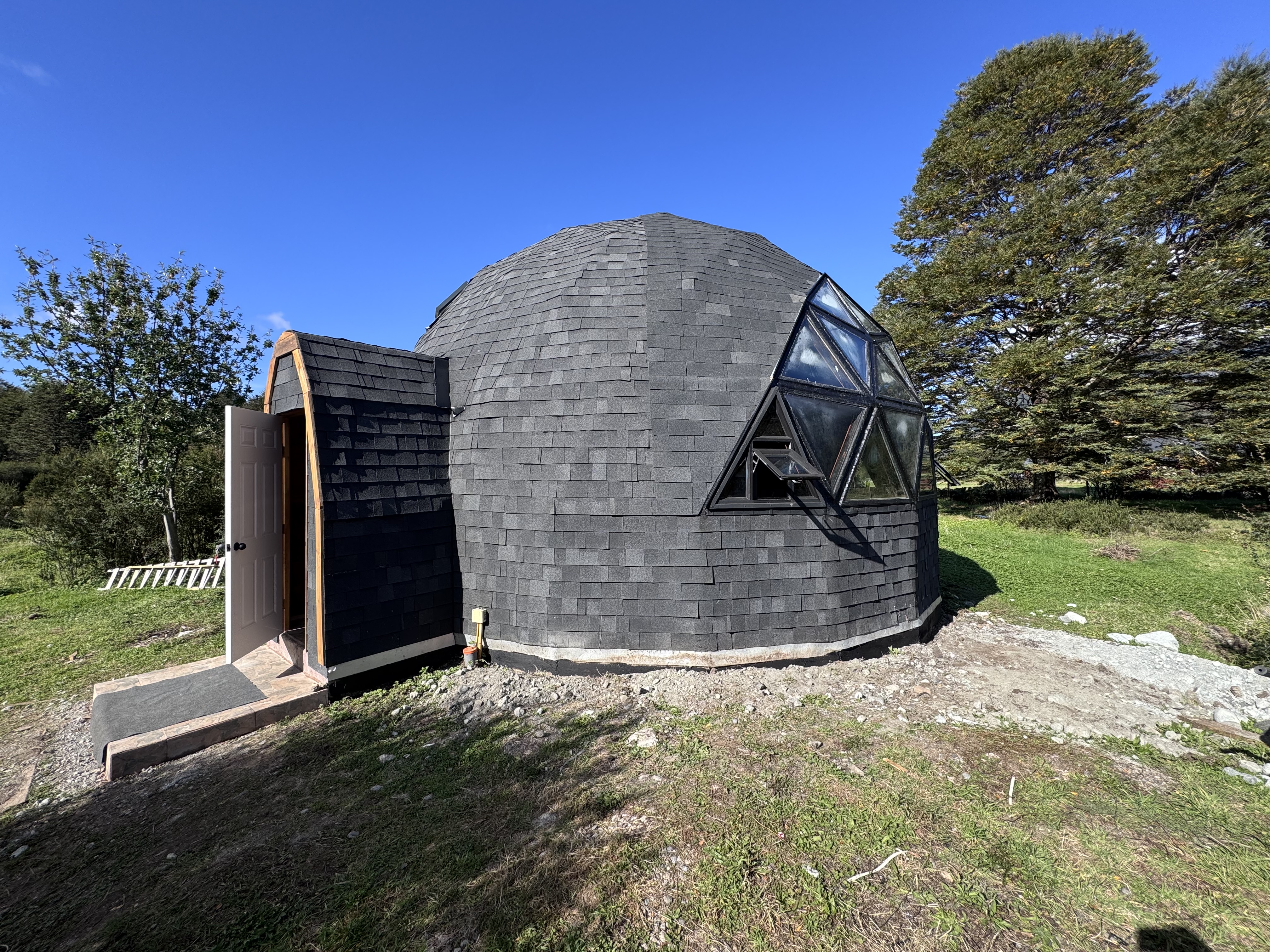 DOMO EN ARRIENDO EN ENTORNO NATURAL – PUERTO AYSÉN